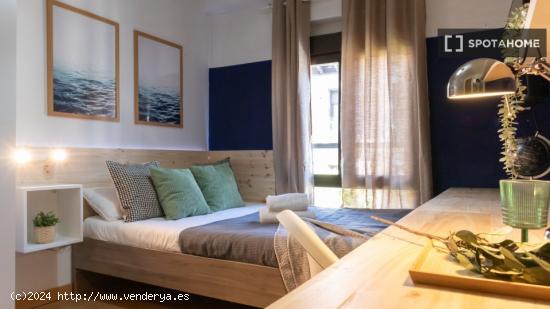 ¡Habitaciones en alquiler en un piso de 7 habitaciones en Madrid! - MADRID