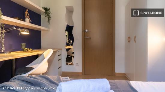 ¡Habitaciones en alquiler en un piso de 7 habitaciones en Madrid! - MADRID