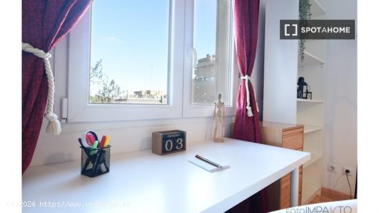 ¡Habitaciones en alquiler en un piso de 7 habitaciones en Madrid! - MADRID