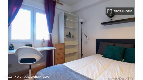 ¡Habitaciones en alquiler en un piso de 7 habitaciones en Madrid! - MADRID