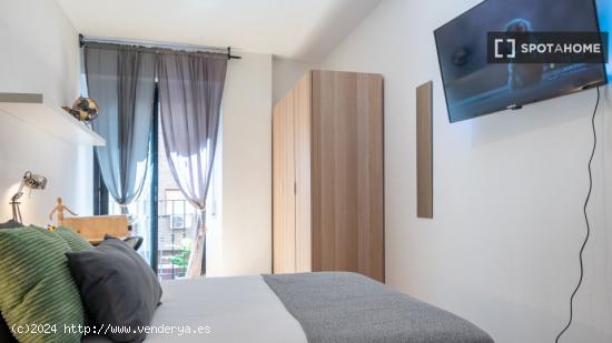 ¡Habitaciones en alquiler en un piso de 7 habitaciones en Madrid! - MADRID