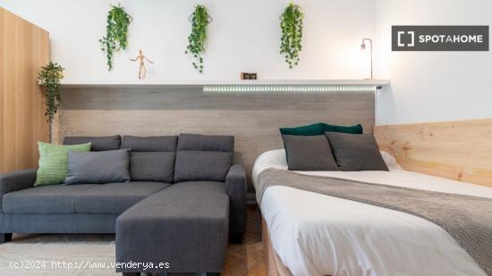 ¡Habitaciones en alquiler en un piso de 7 habitaciones en Madrid! - MADRID