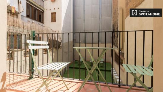 Habitación con terraza en el Barrio Gótico - BARCELONA