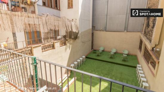 Habitación con terraza en el Barrio Gótico - BARCELONA