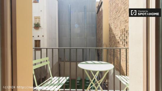 Habitación con terraza en el Barrio Gótico - BARCELONA