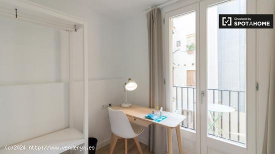 Habitación con terraza en el Barrio Gótico - BARCELONA