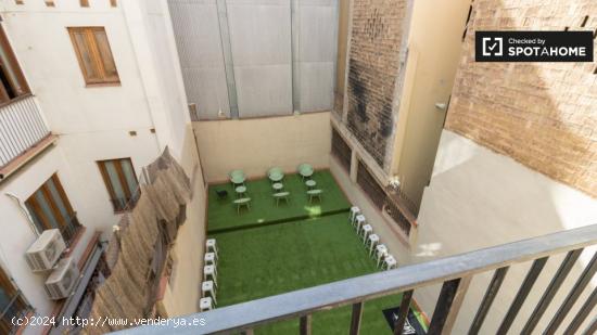 Habitación con terraza en el Barrio Gótico - BARCELONA