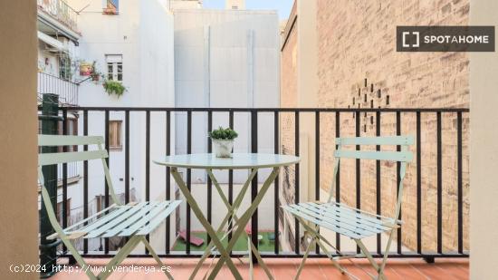 Habitación con terraza en el Barrio Gótico - BARCELONA