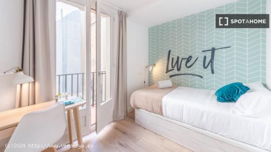 Habitación con terraza en el Barrio Gótico - BARCELONA