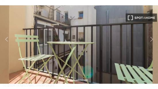 Habitación con terraza en el Barrio Gótico - BARCELONA