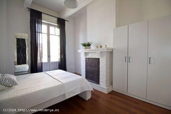  ¡Habitaciones en alquiler en un apartamento de 5 habitaciones en Madrid! - MADRID 