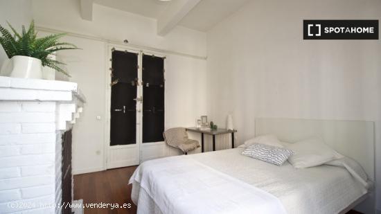 ¡Habitaciones en alquiler en un apartamento de 5 habitaciones en Madrid! - MADRID