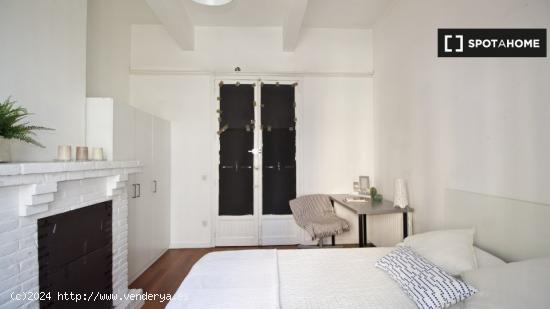 ¡Habitaciones en alquiler en un apartamento de 5 habitaciones en Madrid! - MADRID