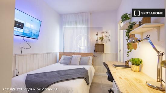 ¡Habitaciones en alquiler en un apartamento de 5 habitaciones en Madrid! - MADRID