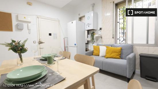 ¡Habitaciones en alquiler en un apartamento de 5 habitaciones en Madrid! - MADRID