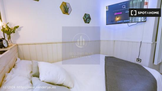 ¡Habitaciones en alquiler en un apartamento de 5 habitaciones en Madrid! - MADRID