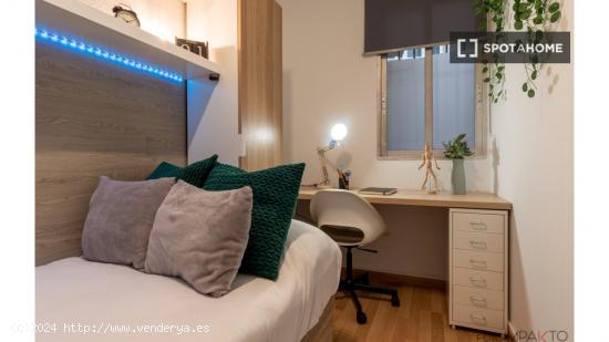 ¡Habitaciones en alquiler en un apartamento de 5 habitaciones en Madrid! - MADRID