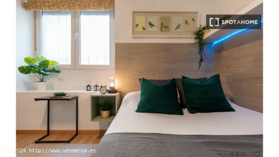 ¡Habitaciones en alquiler en un apartamento de 5 habitaciones en Madrid! - MADRID