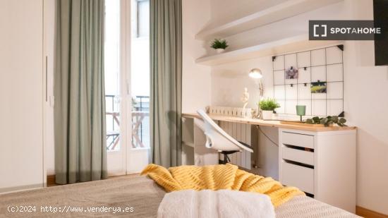 ¡Habitaciones en alquiler en un apartamento de 6 habitaciones en Madrid! - MADRID