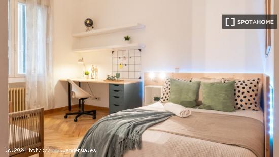 ¡Habitaciones en alquiler en un apartamento de 6 habitaciones en Madrid! - MADRID