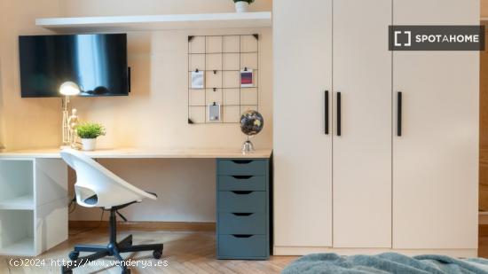 ¡Habitaciones en alquiler en un apartamento de 6 habitaciones en Madrid! - MADRID