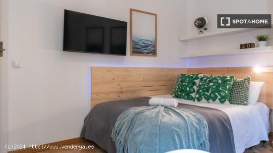 ¡Habitaciones en alquiler en un apartamento de 6 habitaciones en Madrid! - MADRID