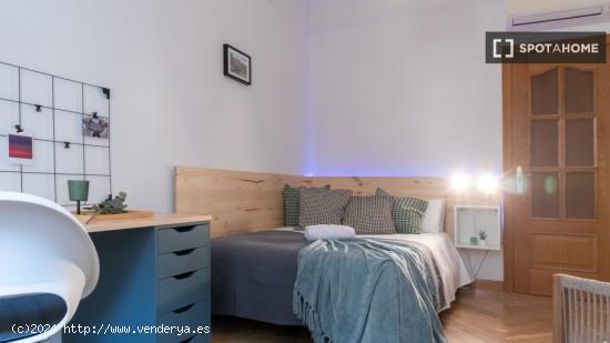 ¡Habitaciones en alquiler en un apartamento de 6 habitaciones en Madrid! - MADRID