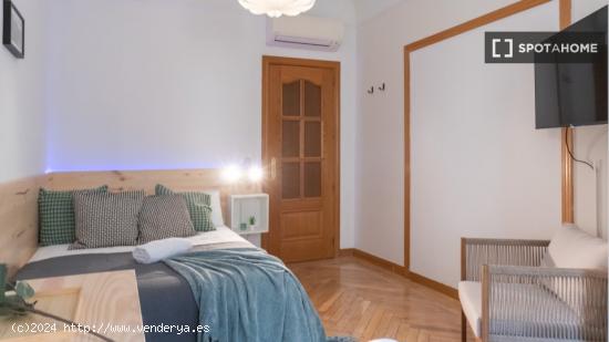 ¡Habitaciones en alquiler en un apartamento de 6 habitaciones en Madrid! - MADRID