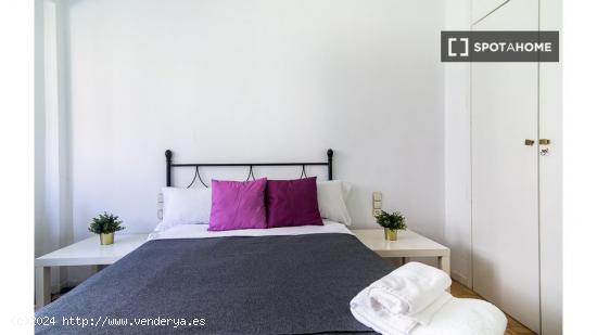 ¡Habitaciones en alquiler en un apartamento de 5 habitaciones en Madrid! - MADRID