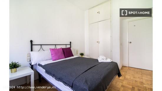 ¡Habitaciones en alquiler en un apartamento de 5 habitaciones en Madrid! - MADRID