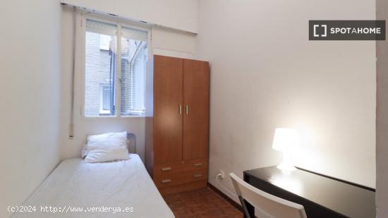 ¡Habitaciones en alquiler en un apartamento de 5 habitaciones en Madrid! - MADRID