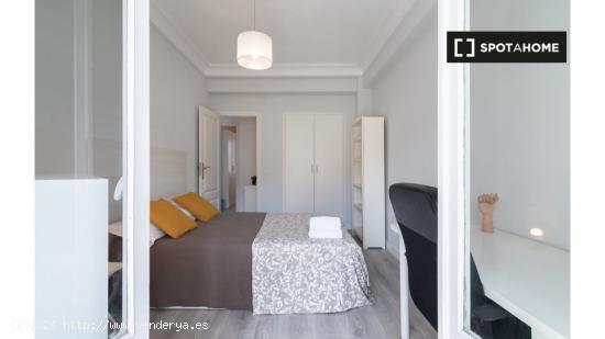 Alquiler de habitaciones en apartamento de 5 dormitorios en Chamartín, Madrid - MADRID