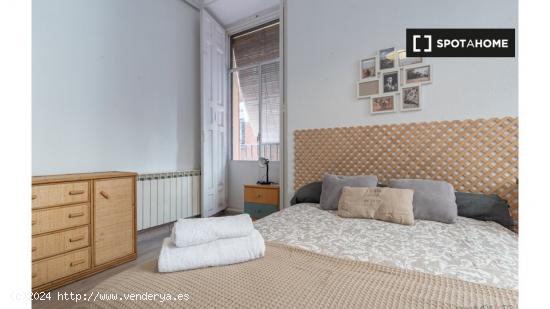 Acogedora habitación con calefacción en un apartamento de 5 dormitorios, Lavapiés - MADRID