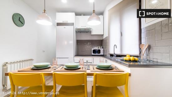 ¡Habitaciones en alquiler en un apartamento de 3 dormitorios en Madrid! - MADRID