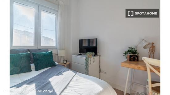 ¡Habitaciones en alquiler en un apartamento de 4 habitaciones en Madrid! - MADRID