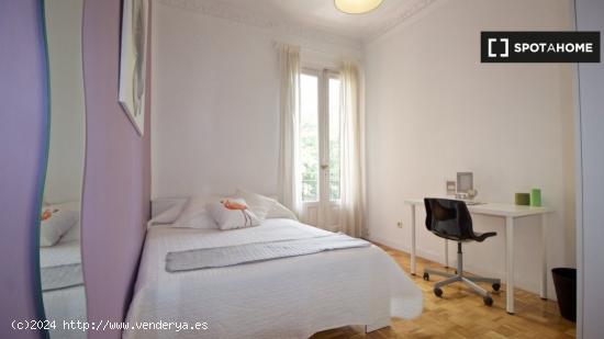 ¡Habitaciones en alquiler en un apartamento de 6 habitaciones en Madrid! - MADRID