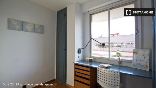 ¡Habitaciones en alquiler en un apartamento de 4 habitaciones en Madrid! - MADRID