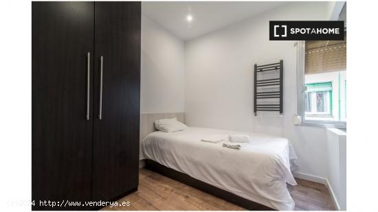 ¡Habitaciones en alquiler en un apartamento de 4 habitaciones en Madrid! - MADRID