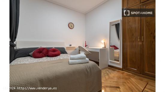 ¡Habitaciones en alquiler en un apartamento de 5 habitaciones en Madrid! - MADRID