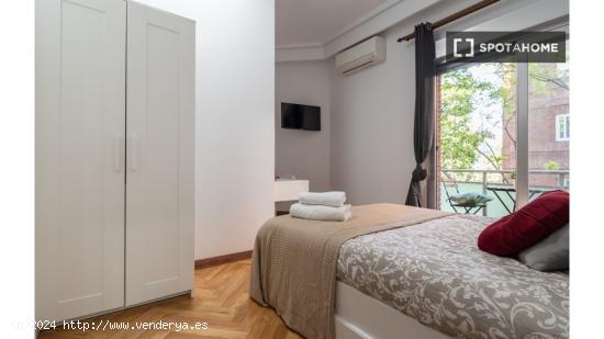 ¡Habitaciones en alquiler en un apartamento de 5 habitaciones en Madrid! - MADRID