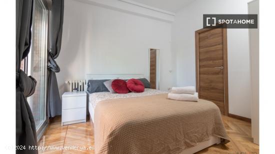 ¡Habitaciones en alquiler en un apartamento de 5 habitaciones en Madrid! - MADRID