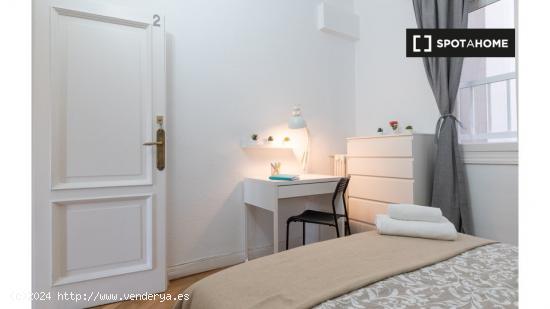 ¡Habitaciones en alquiler en un apartamento de 6 habitaciones en Madrid! - MADRID