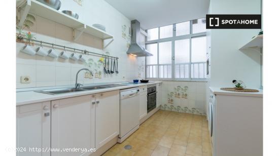 ¡Habitaciones en alquiler en un apartamento de 6 habitaciones en Madrid! - MADRID