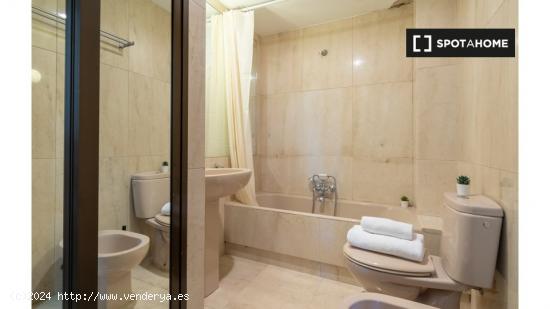 ¡Habitaciones en alquiler en un apartamento de 6 habitaciones en Madrid! - MADRID