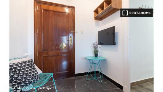 ¡Habitaciones en alquiler en un apartamento de 6 habitaciones en Madrid! - MADRID