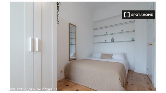 ¡Habitaciones en alquiler en un apartamento de 6 habitaciones en Madrid! - MADRID