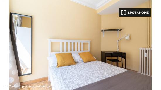 ¡Habitaciones en alquiler en un apartamento de 5 habitaciones en Madrid! - MADRID