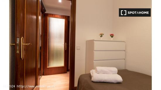 Alquiler de habitaciones en apartamento de 4 dormitorios en Pacífico - MADRID