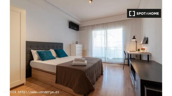 Alquiler de habitaciones en apartamento de 4 dormitorios en Pacífico - MADRID