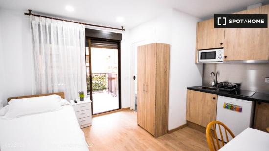 Se alquila habitación en piso de 5 habitaciones en Patraix - VALENCIA